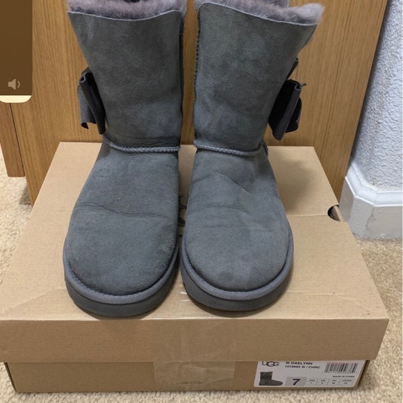 Ugg Boots Daelynn Size 7 Like New (Gray) - Picture 2 of 8
